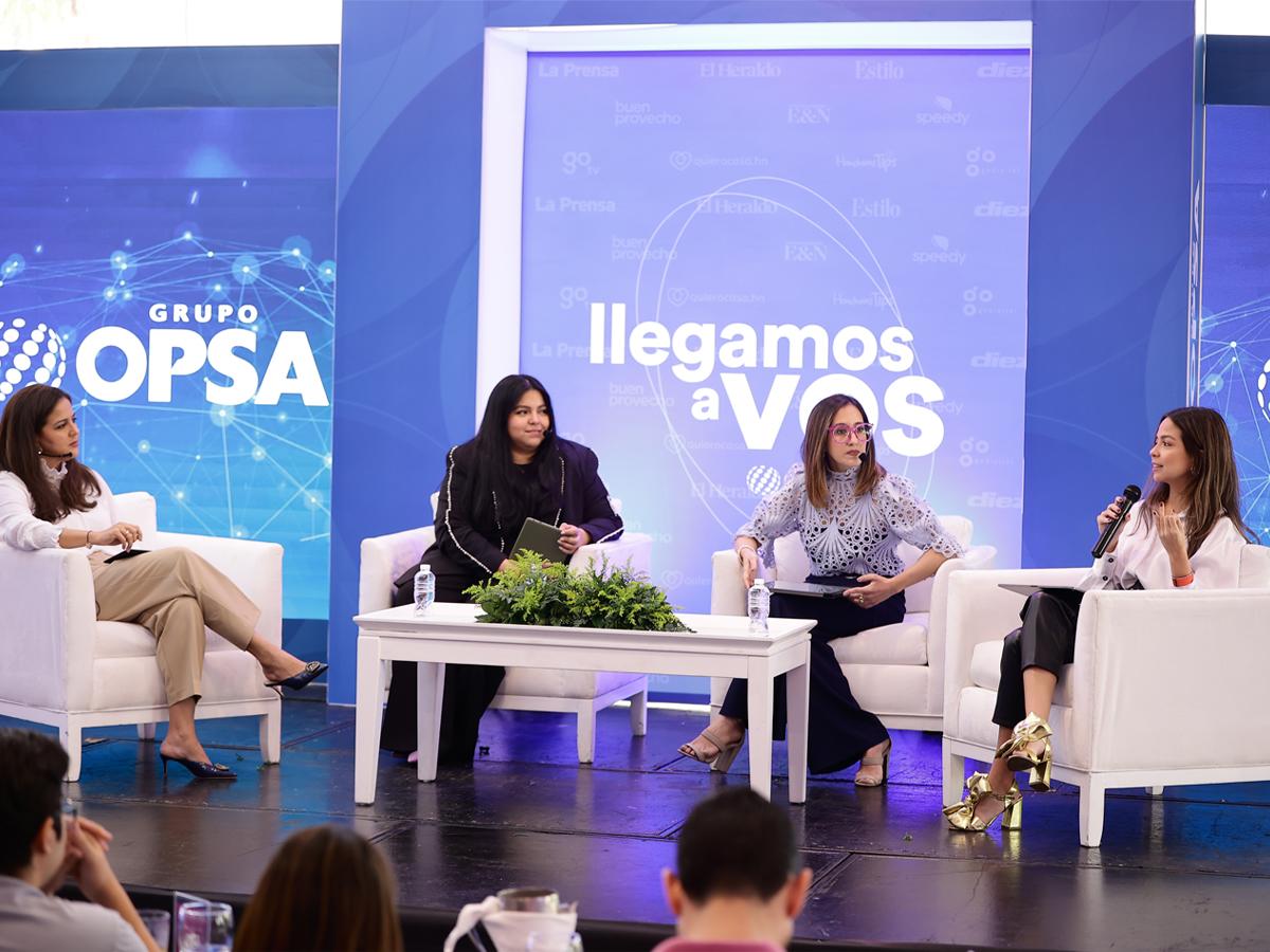 Doris Peña, Tania Orellana, Tania Nuila y Mariana León durante su conferencia de storytelling para marcas.