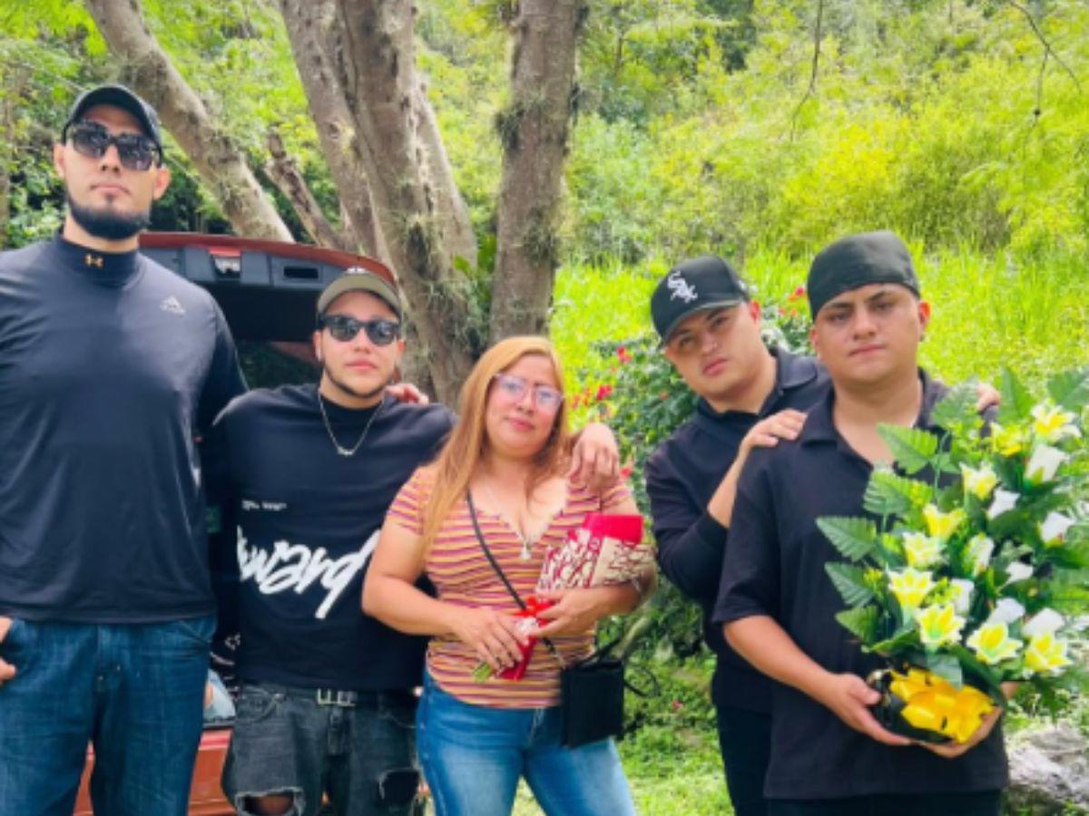 ​​​​​​Dan el último adiós a Jenifer Rivas, presentadora hallada muerta: así fue su velorio y sepultura