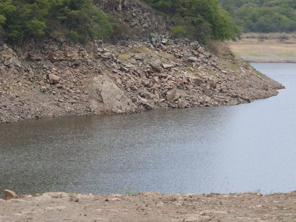 Represa Los Laureles baja a 35% y mantiene alerta por crisis de agua en la capital