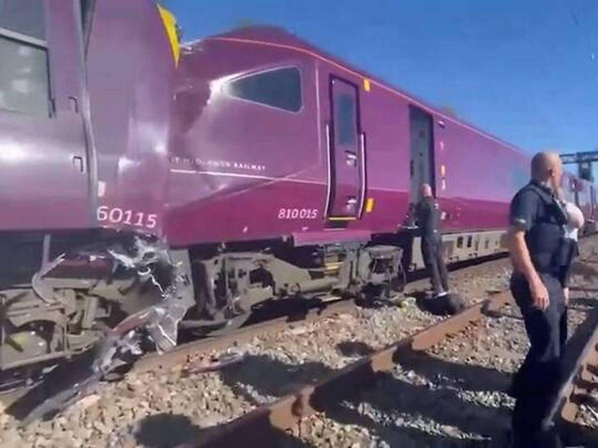 EN FOTOS: un muerto y decenas de heridos deja colisión de trenes en Bedford, Inglaterra