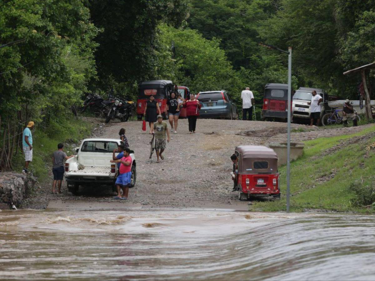 Crisis en Costa de los Amates: inundaciones, cocodrilos y esperanza en medio del caos