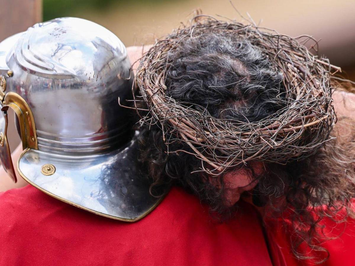 El mundo revive la historia de la crucifixión de Jesús en este Viernes Santo