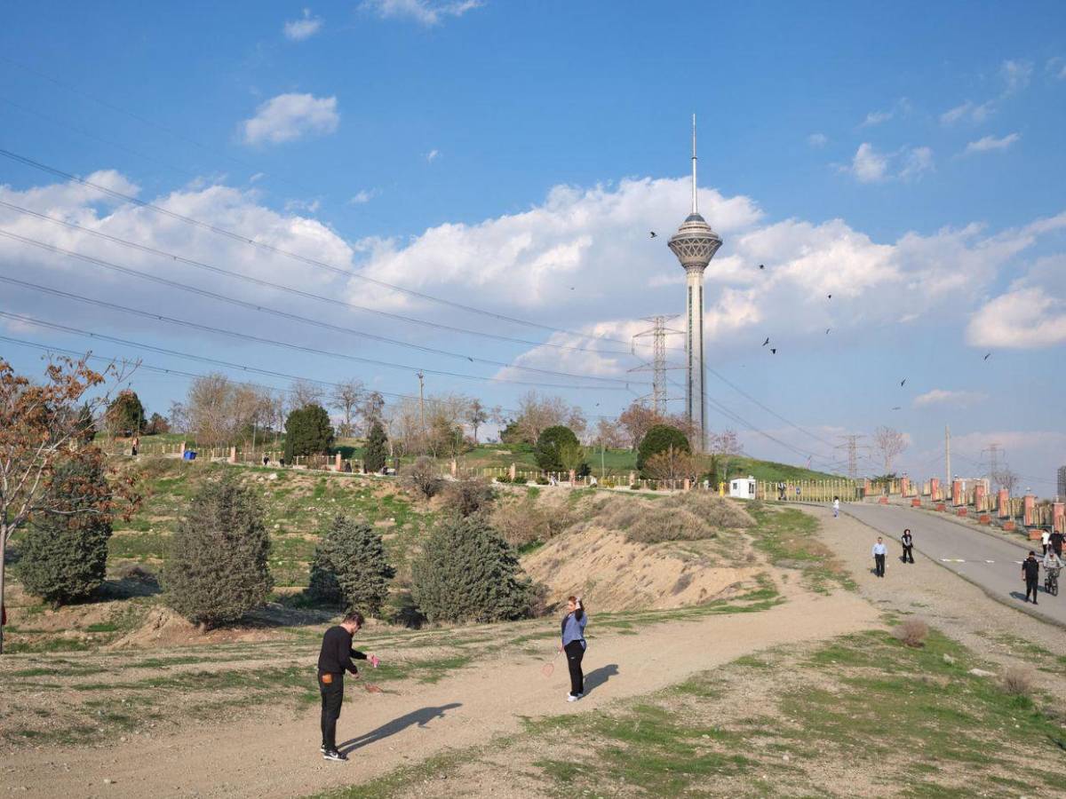 Van al parque, realizan picnic y asados: la vida de los iraníes en plena guerra con EUA