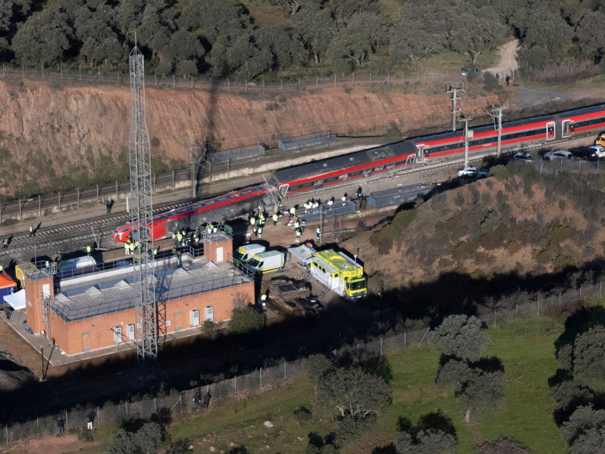 ¿Qué se sabe del accidente de trenes en España que provocó al menos 39 muertes?