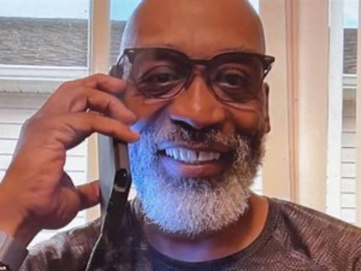 Pastor escribió un libro de cómo amar a su cónyuge ​​​​​y fue detenido por tener varias esposas