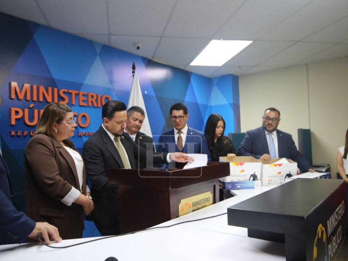 MP promete investigar sin sesgo juicios políticos, tras recibir expedientes