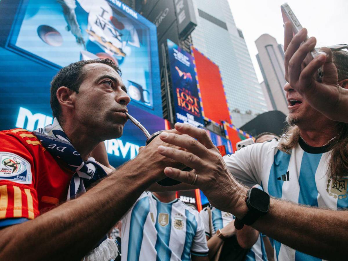 Fiebre mundialista en Nueva York: las calles viven una gran fiesta previo a la final España-Argentina