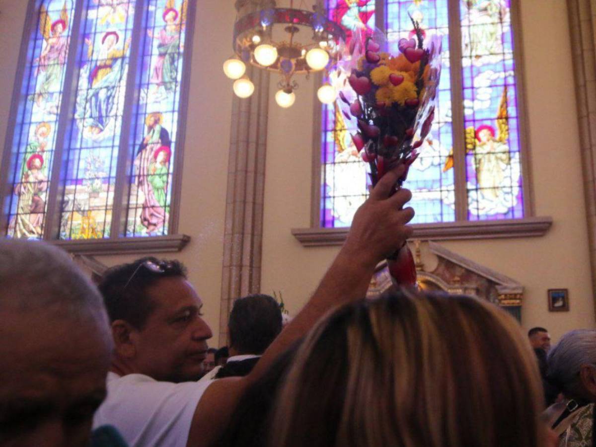 Devoción en la eucaristía en honor a la Virgen de Suyapa en su 278 aniversario