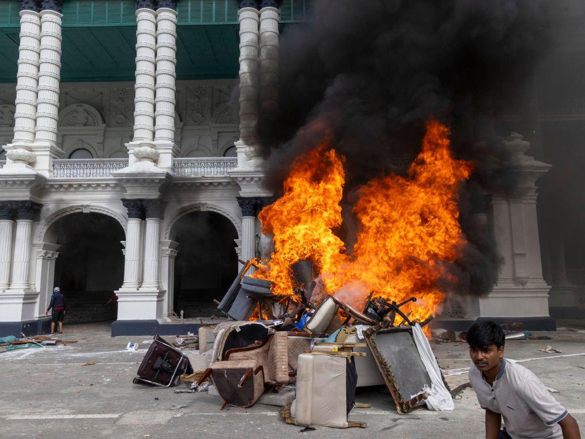 Millenials desatan caos en Nepal: 25 muertos, 400 heridos y ataques a líderes políticos