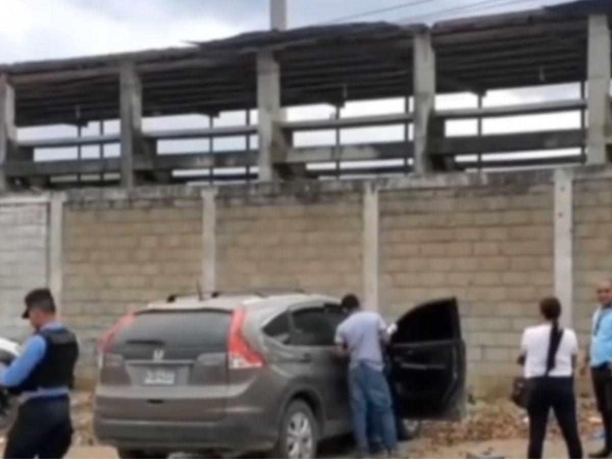 En estacionamiento del estadio de El Paraíso hallan carro que habría sido usado en crimen