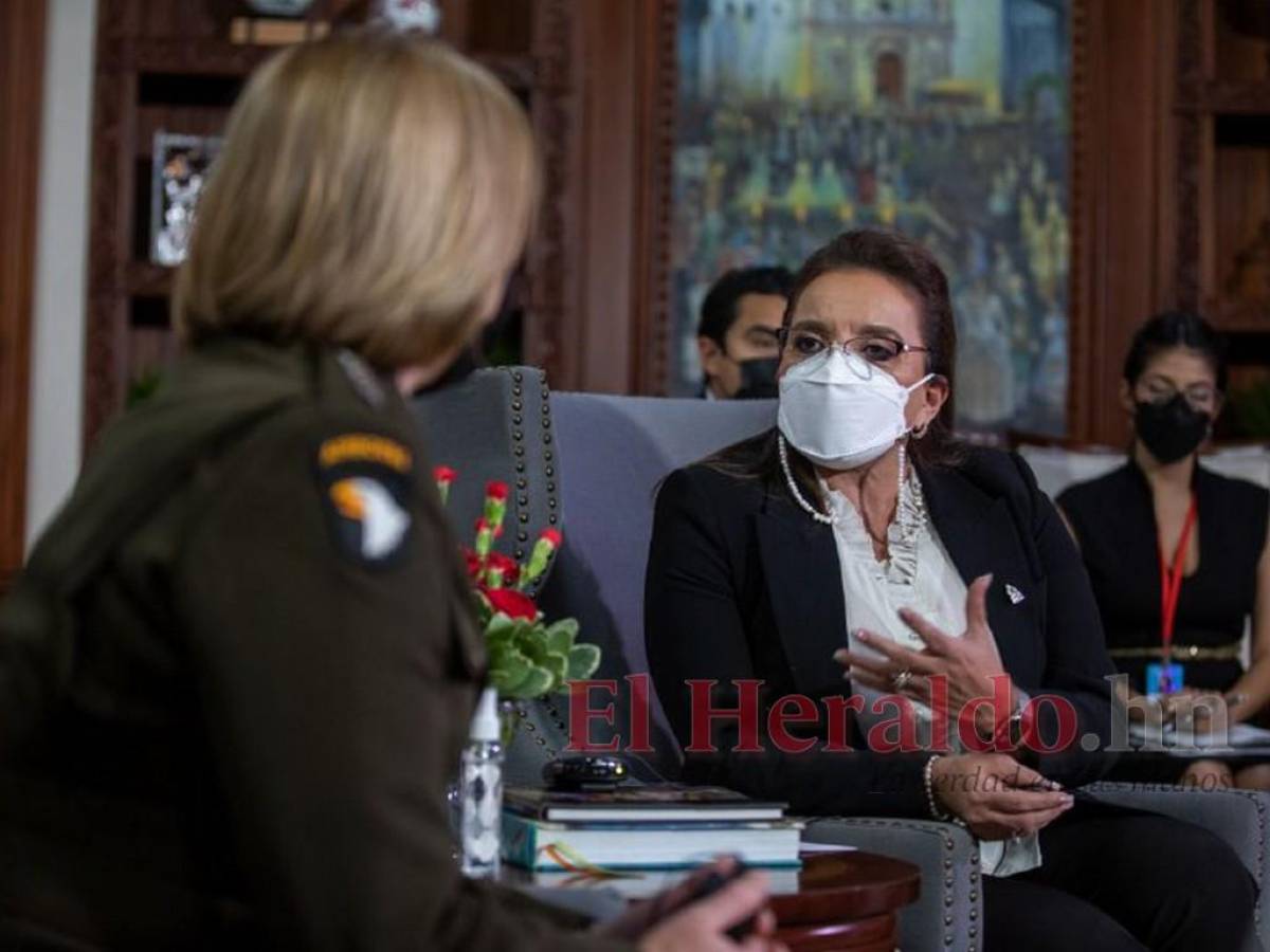 La comandante general Laura Richardson se reunió con la presidenta Xiomara Castro para abordar temas de interés mutuo.