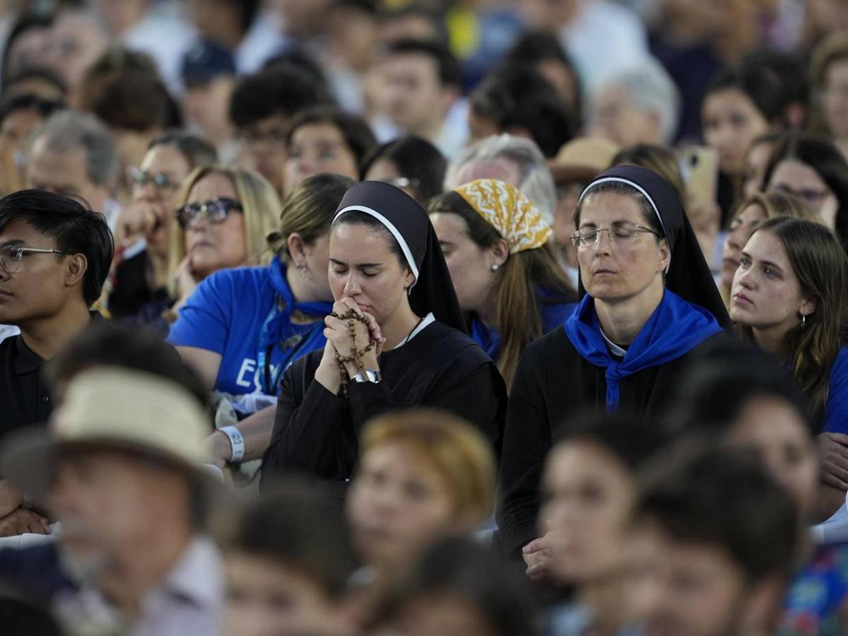 Entre catalán y español, León XIV lamenta en Barcelona el clima envenenado en las familias