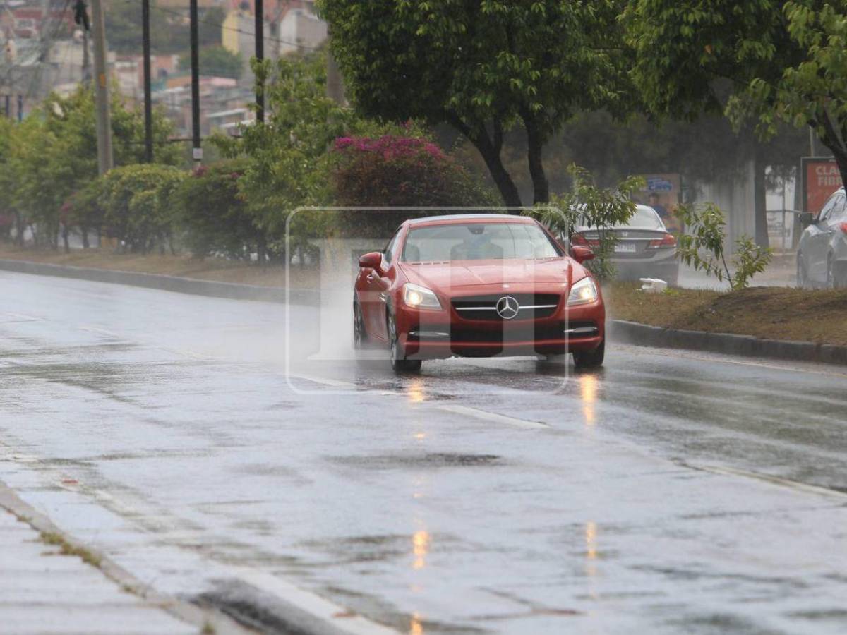 Fuertes lluvias registra la capital en pleno Viernes Santo