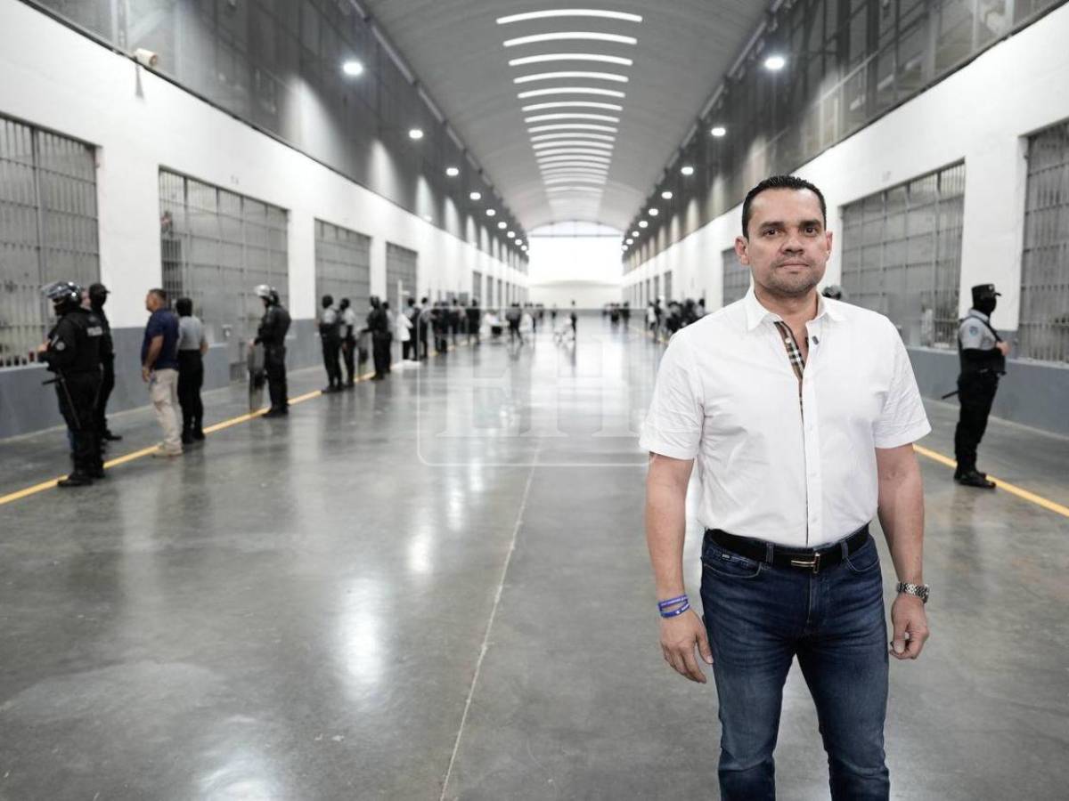 Barrio 18 y MS-13 conviven en la misma celda: las medidas del Cecot que el CN busca replicar en Honduras