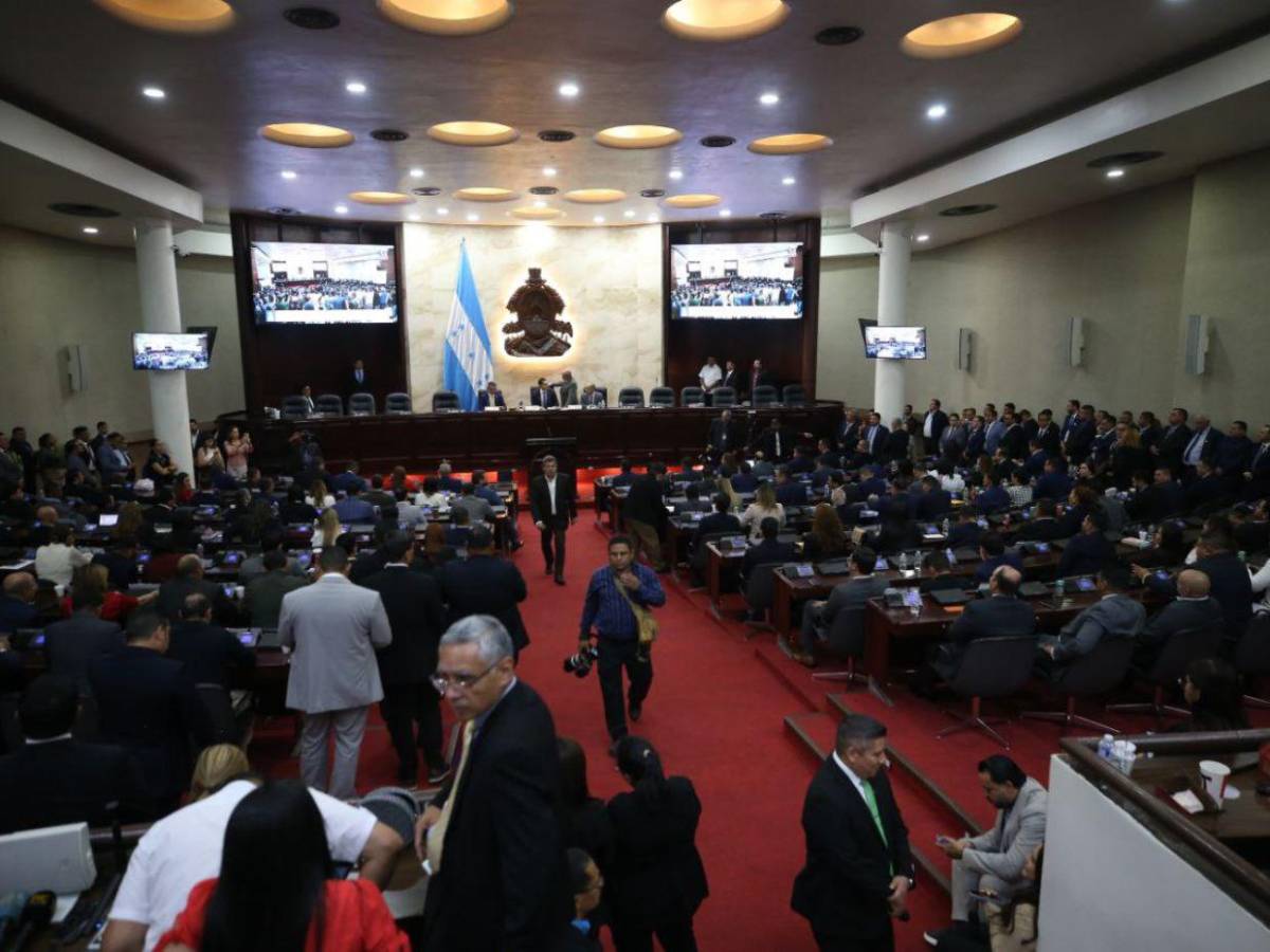 Quedan juramentados los 128 diputados propietarios y suplentes del Congreso Nacional