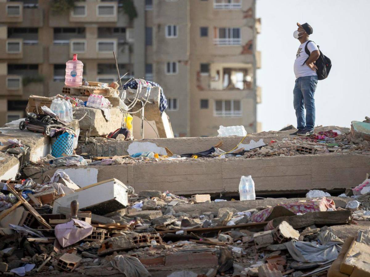 Más de 500 muertos, personas en la calle y búsqueda de más cuerpos: luto en Venezuela
