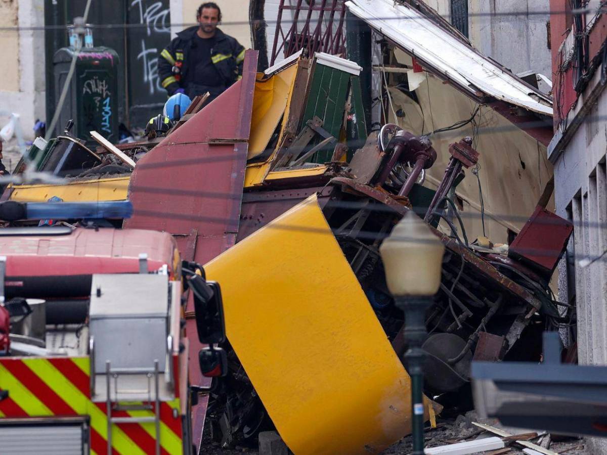 Mueren 16 personas tras fatal accidente de un ferrocarril en Portugal