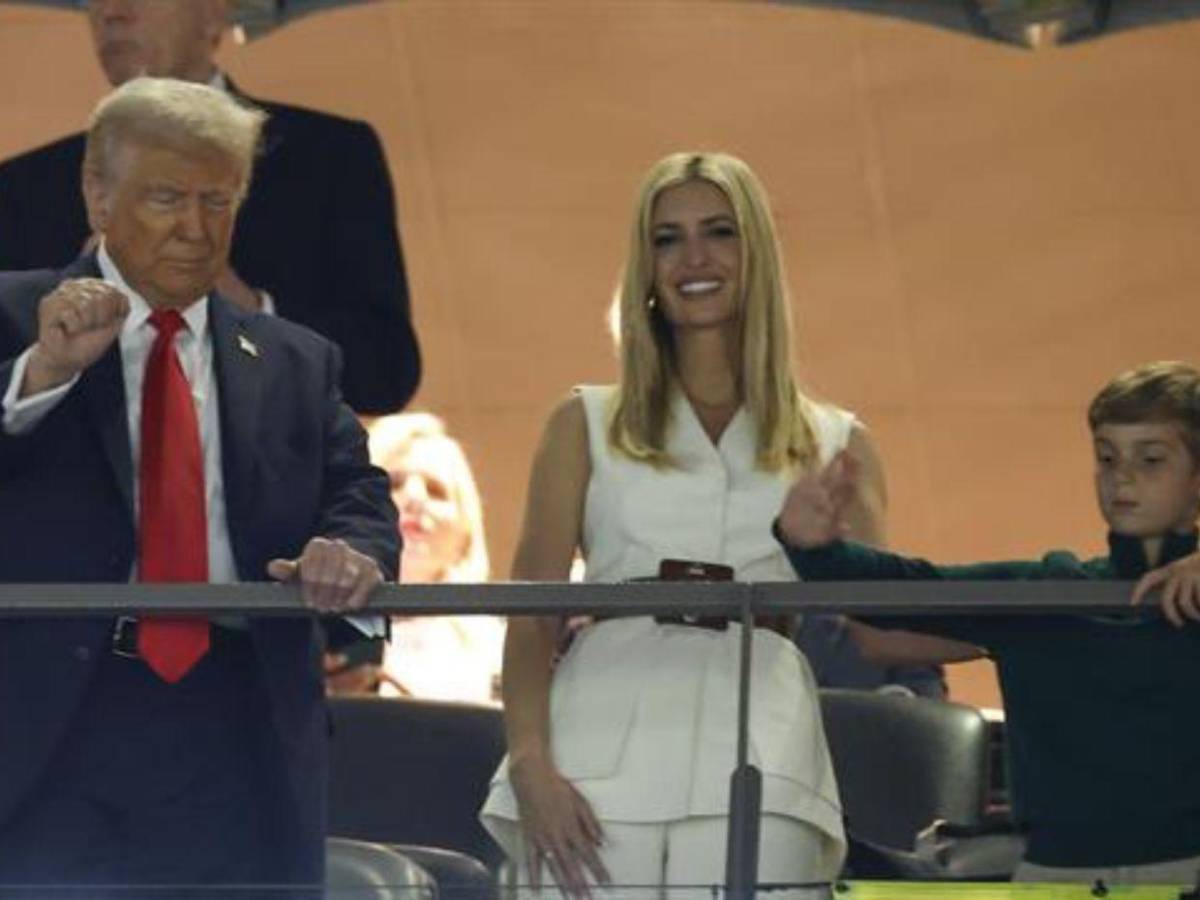 Acompañado de su hija y saludando a los Chiefs: así fue captado Donald Trump en el Super Bowl 2025