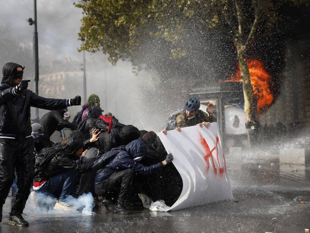 400 personas detenidas en otra jornada de protesta masiva en Francia