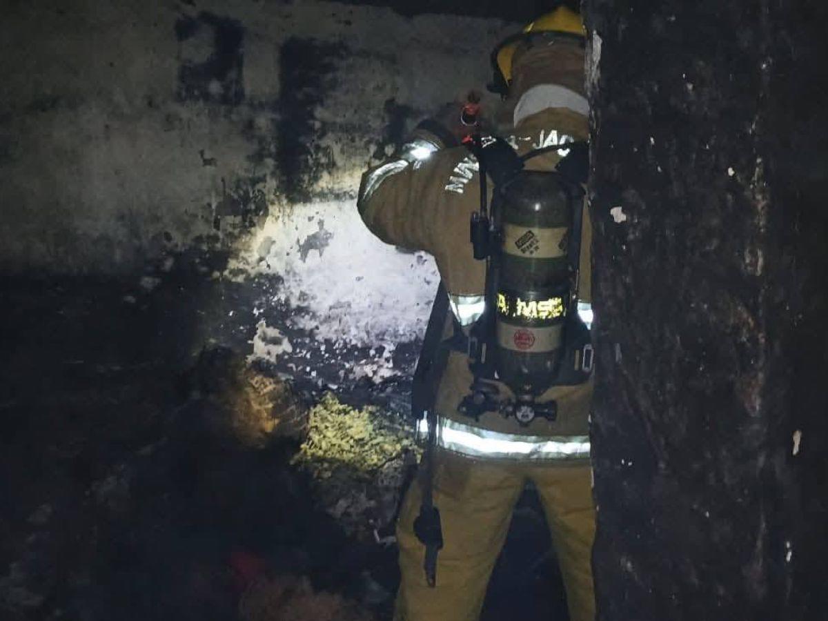 Estaban cubiertas con una cobija: momento en que encontraron a abuela y nieta carbonizadas en Copán
