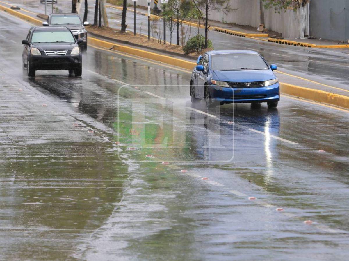 Fuertes lluvias registra la capital en pleno Viernes Santo