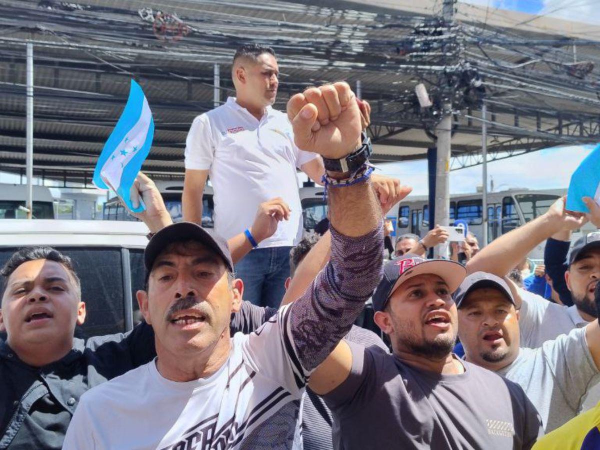 ¡Cossette, no estás sola!: protestan frente al CNE mientras la ATIC asegura documentos