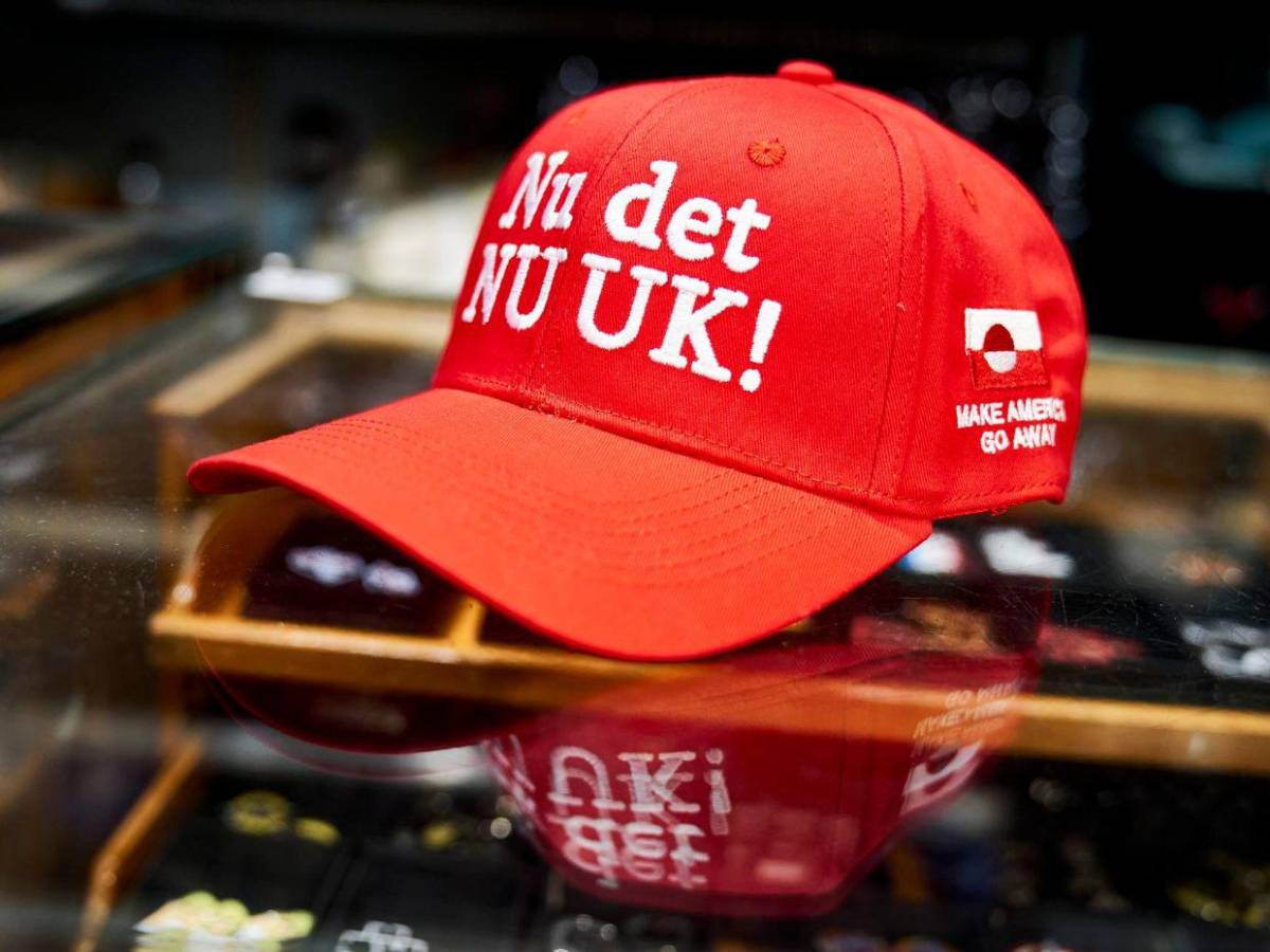 Habitantes de Groenlandia viralizan gorra anti-MAGA tras amenazas de Trump