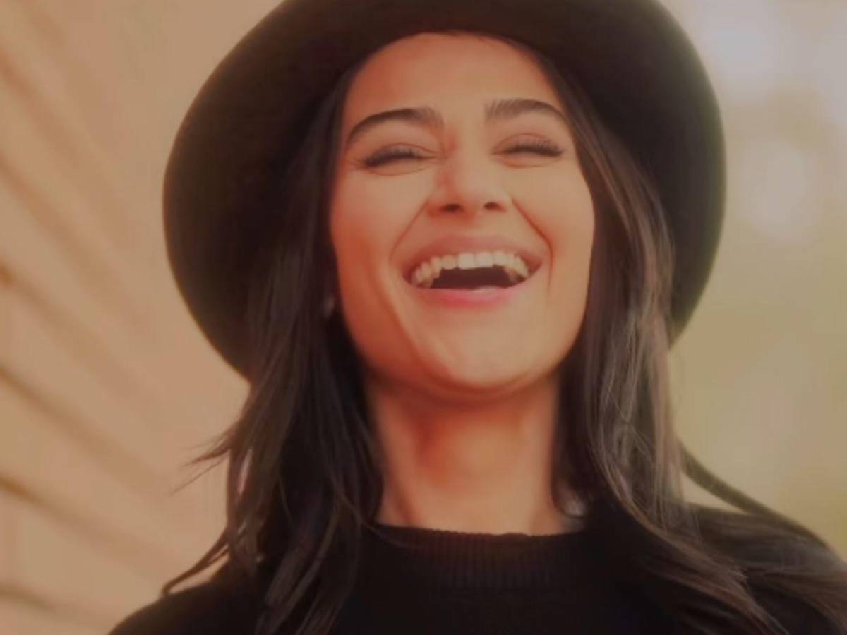 Hiva Seyfizadeh, cantante iraní condenada a 4 años de prisión por cantar ante hombres