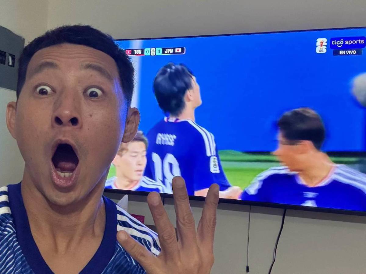 Carlos Espina sorprende a Shin Fujiyama con impresionante regalo: Lo que le dio en pleno Mundial
