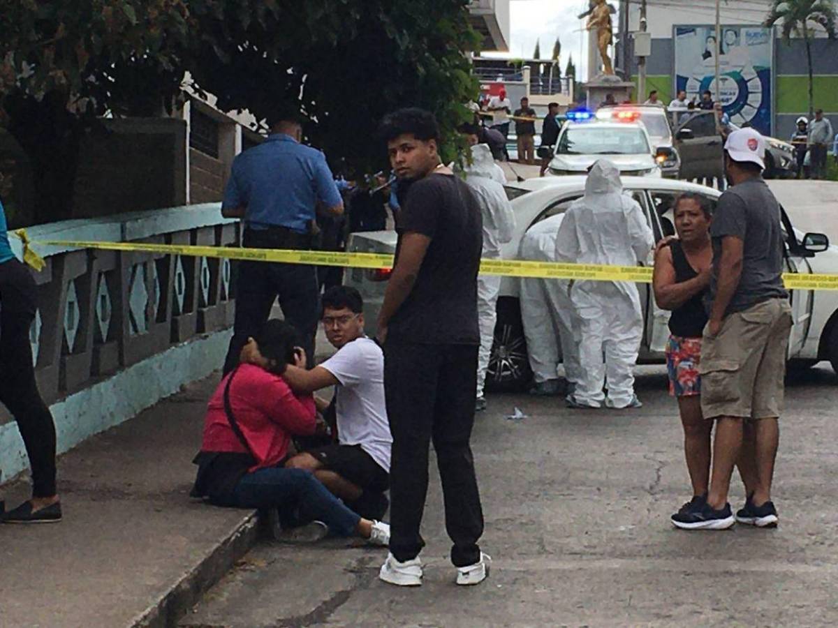 Entre llanto y dolor, familiares identifican a taxista asesinado en La Reforma
