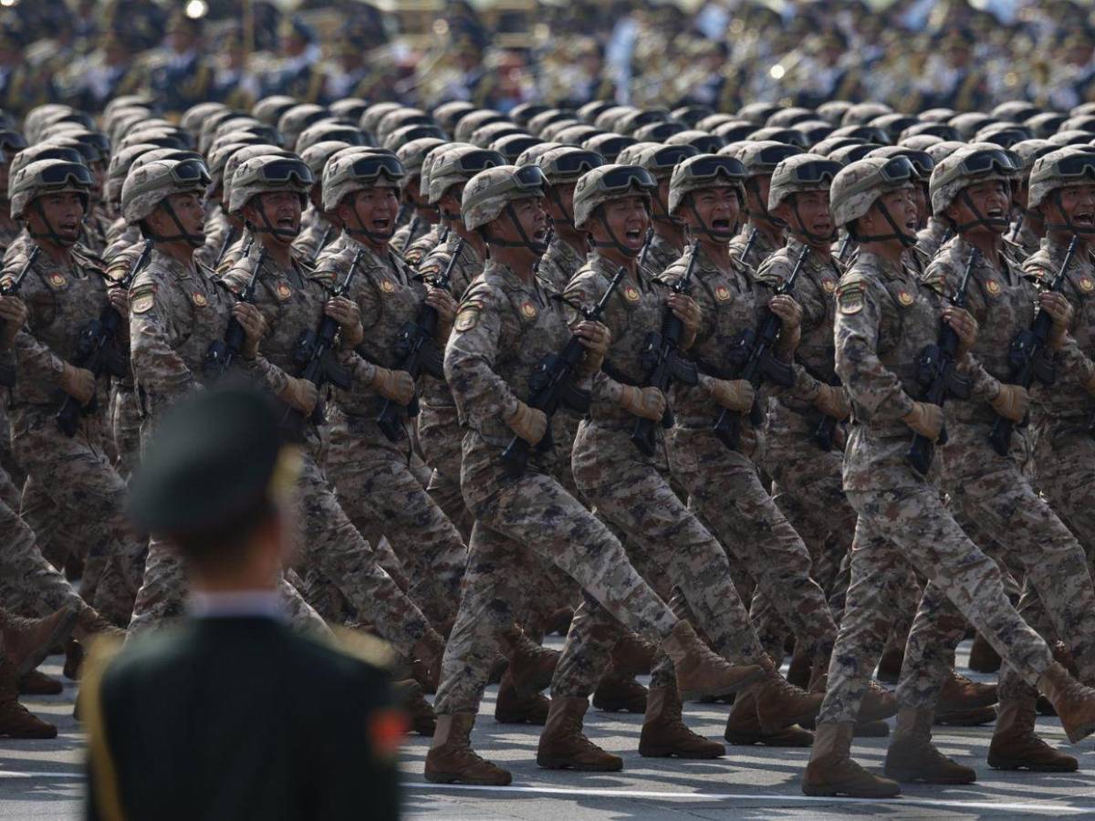 China saca músculo en un desfile militar en el que advierte de su imparable avance