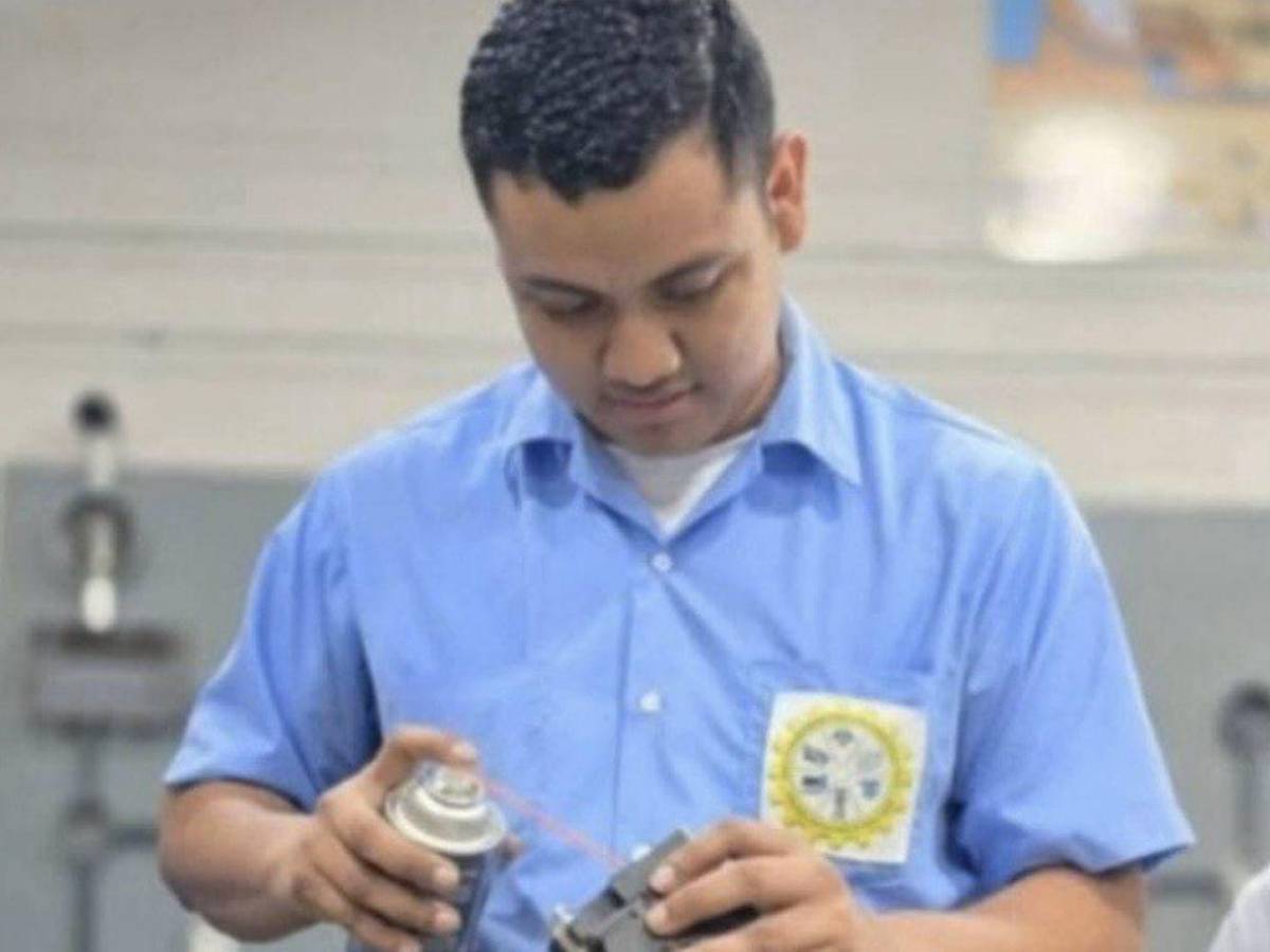 Daniel Calero, alumno que murió tras caerle poste cuando realizaba práctica de colegio