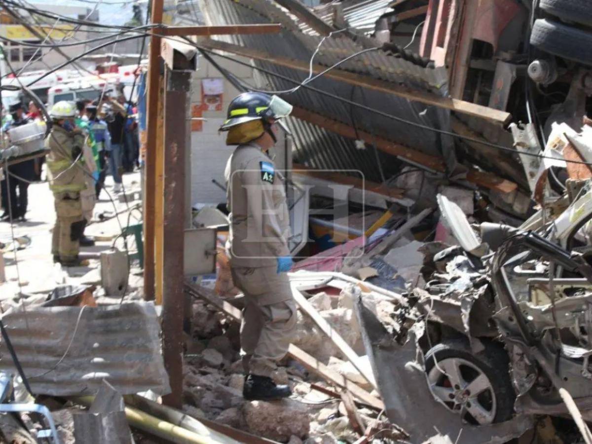 Rodeada de flores y con fotos: velan a Leyreth Aguilar, víctima del accidente en Villa Nueva