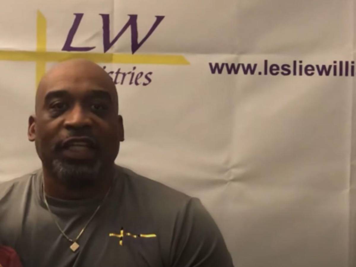 Pastor escribió un libro de cómo amar a su cónyuge ​​​​​y fue detenido por tener varias esposas