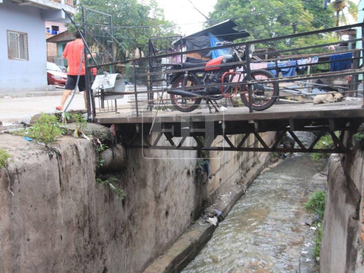 Basura en quebrada El Sapo aumenta riesgo de inundaciones en la 3 de Mayo