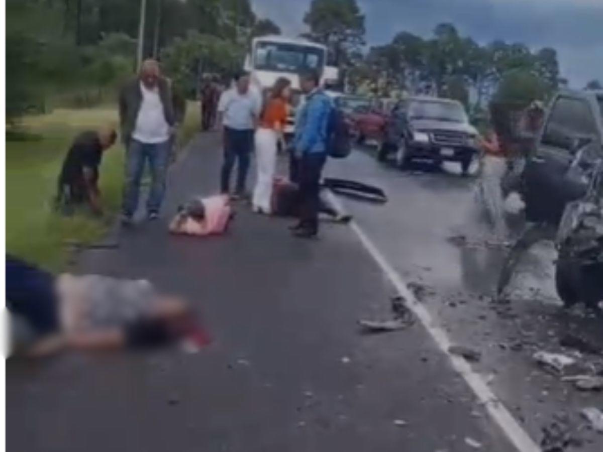 Las personas quedaron tendidas en la carretera: un muerto y varios heridos en accidente en la CA-5