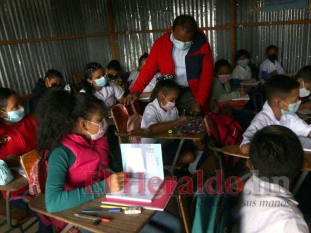 Educación suspende clases a nivel nacional ante alerta por lluvias