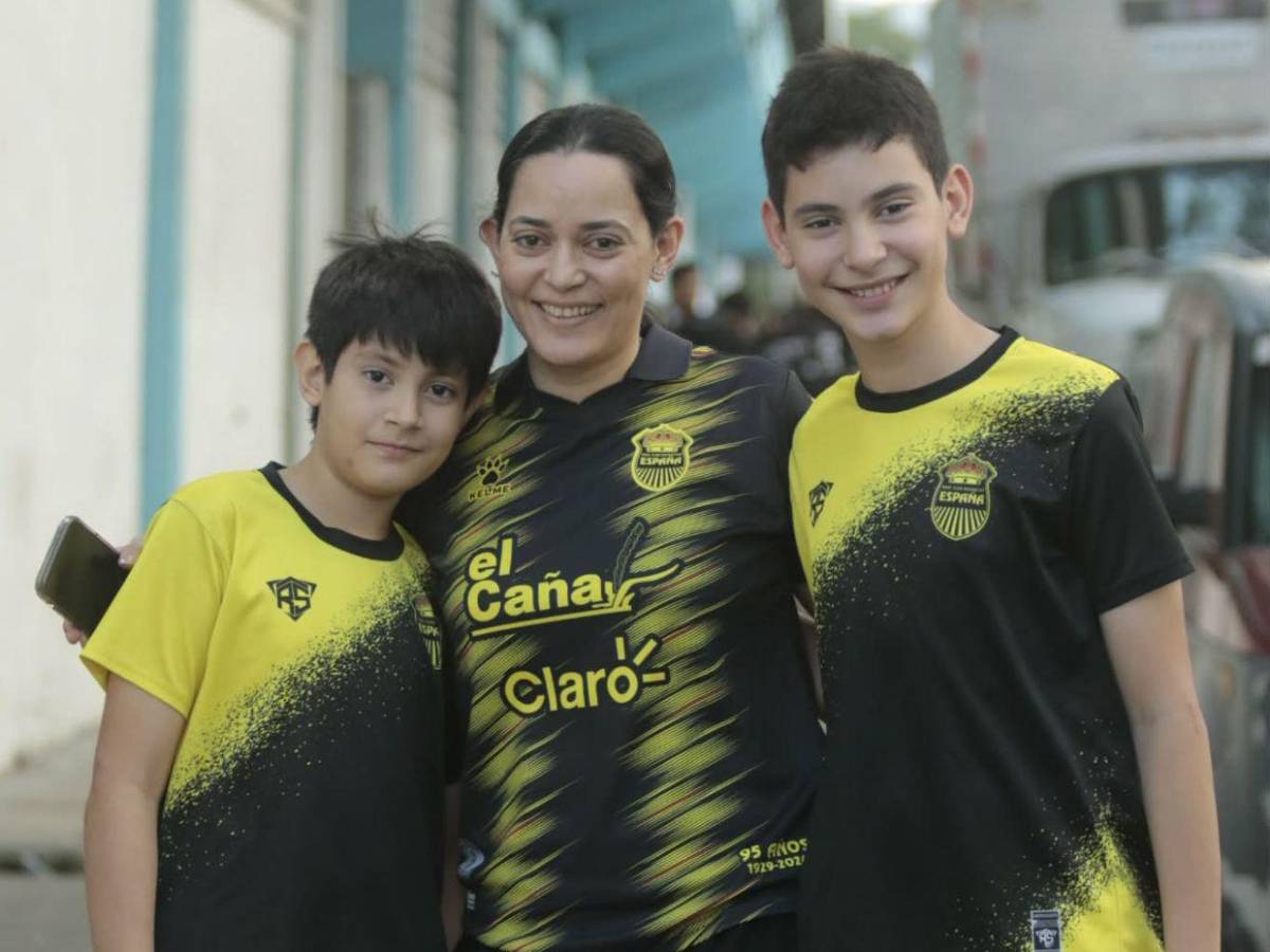 Locura por Son, bellas chicas y fiesta aurinegra: ambientazo previo al Real España-LAFC