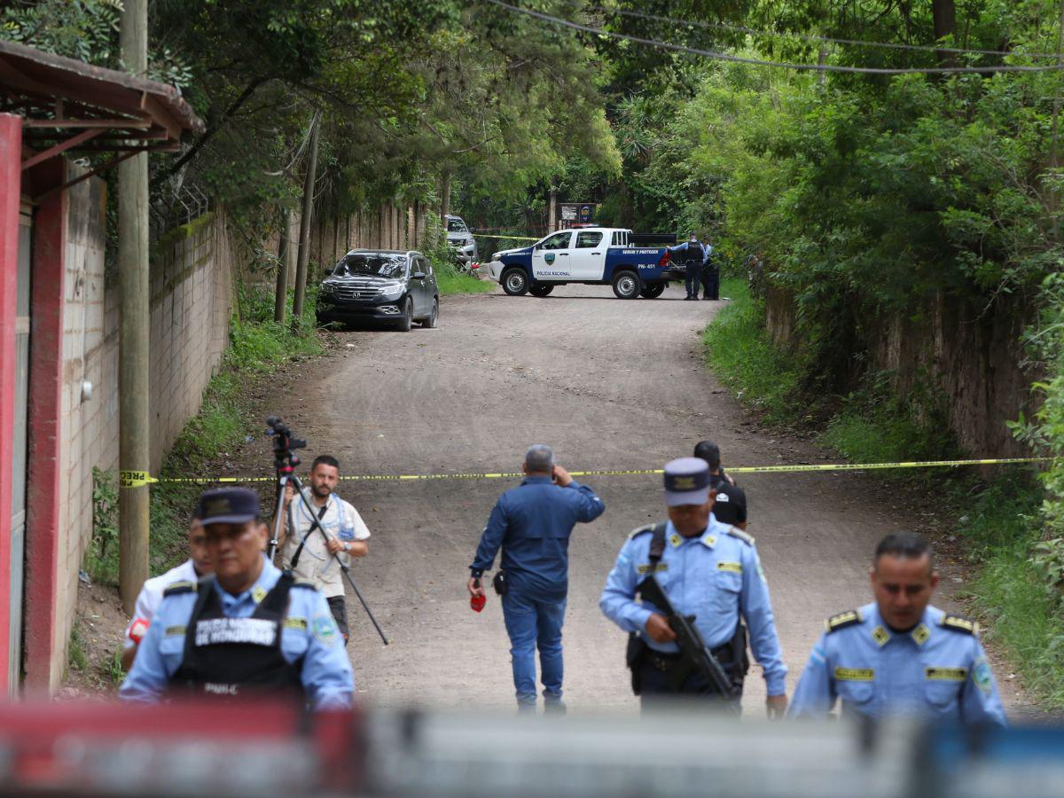Dolor e impotencia: Familiares lloran muerte de policías en Comayagüela
