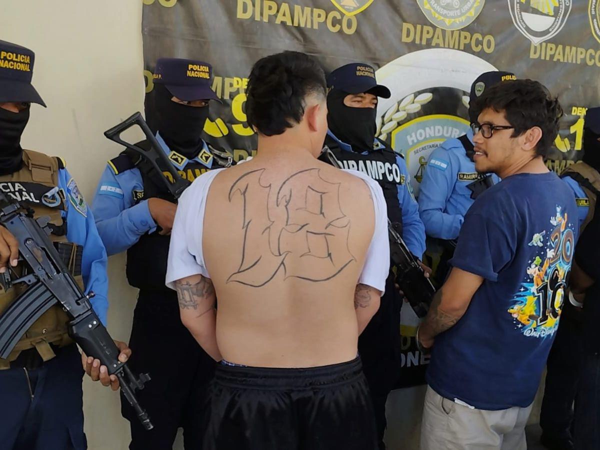 Con armas, droga y chalecos falsos: así cayeron ocho  miembros de la Pandilla 18