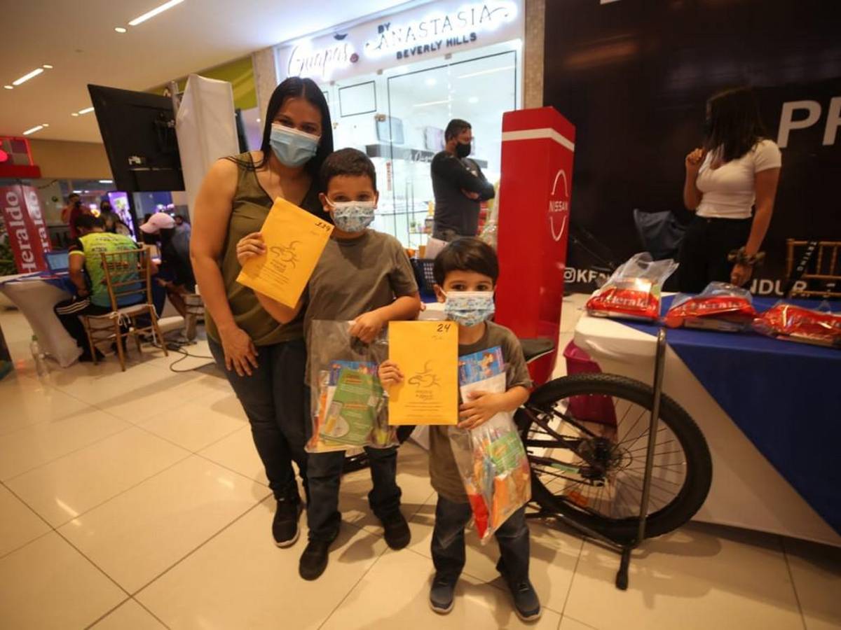 ¡A pedalear! Hermanitos Castellanos ya están listos para la Vuelta Ciclística de EL HERALDO