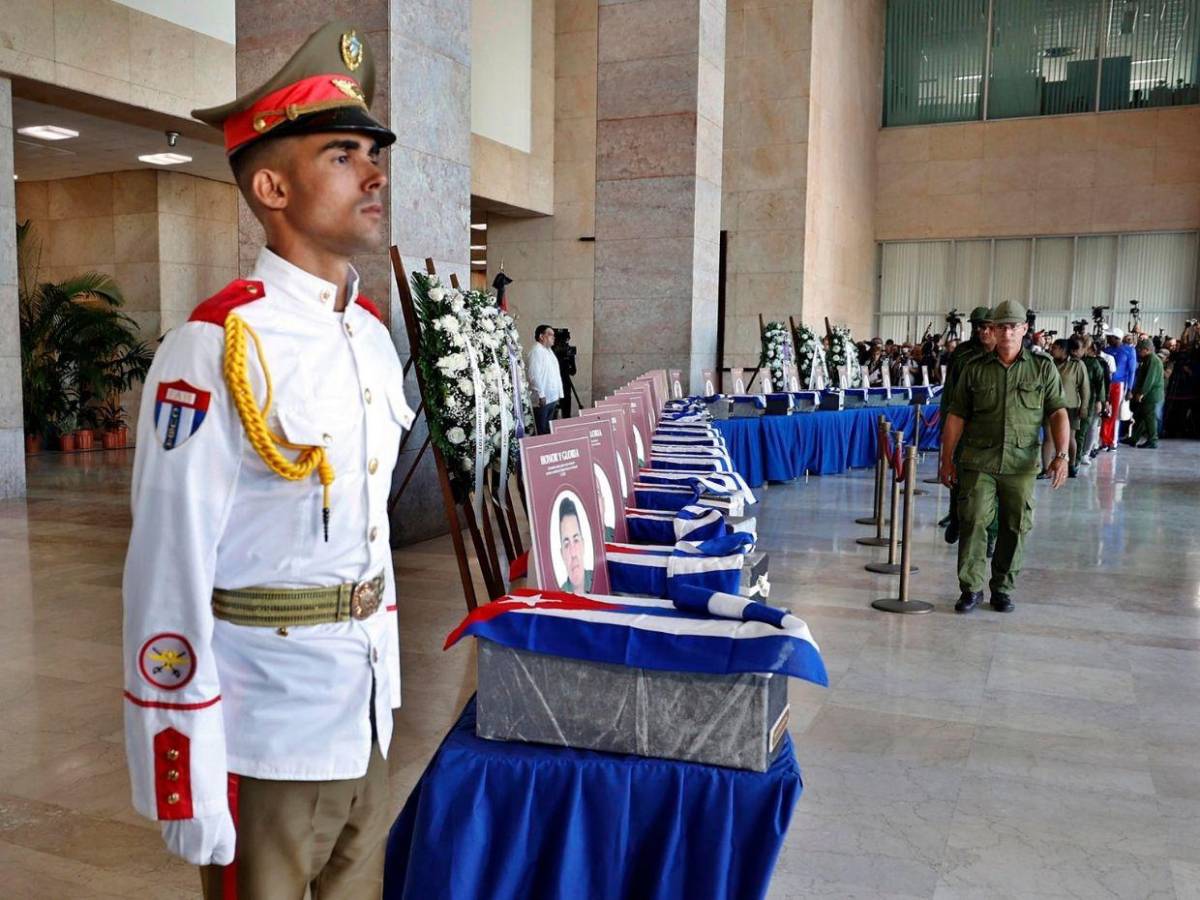 Cuba despide a los 32 militares muertos en Venezuela