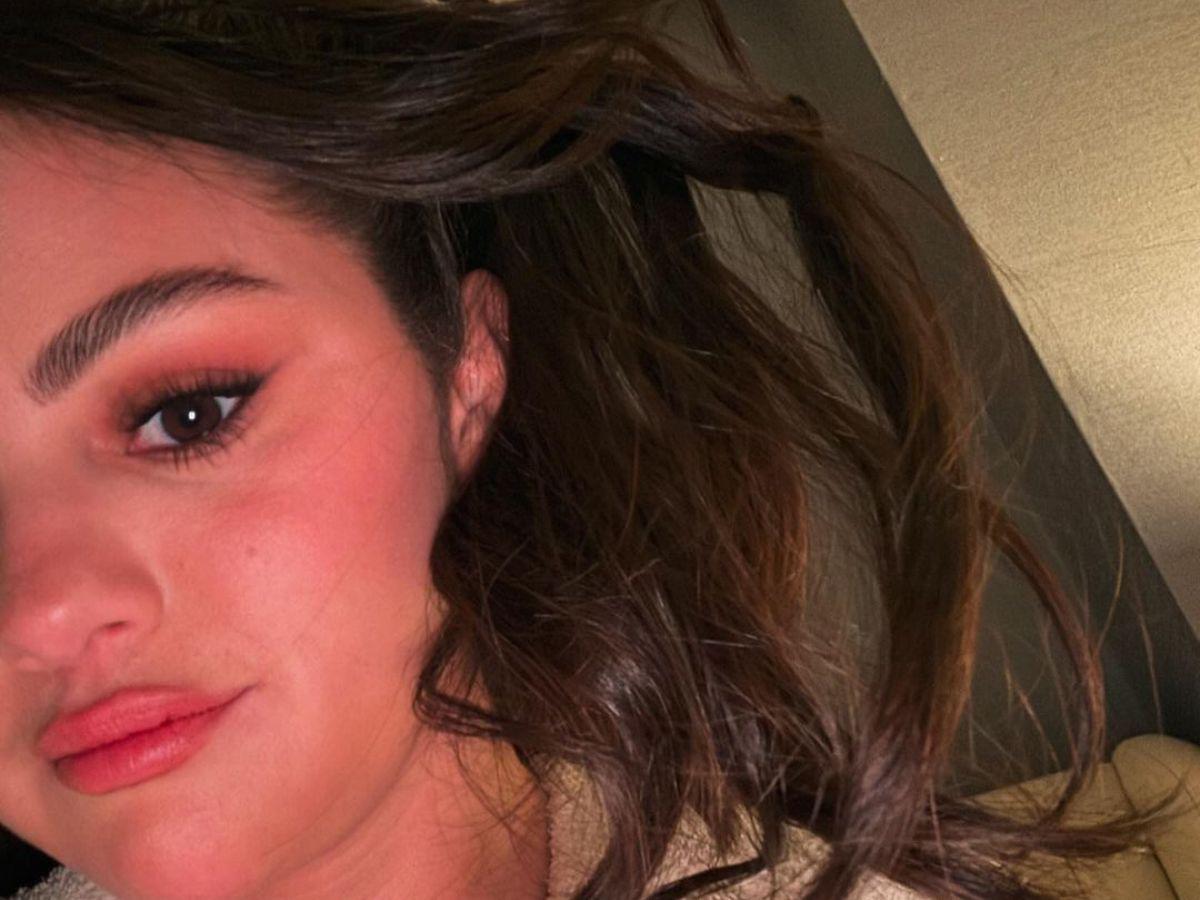 Selena Gomez responde a las críticas sobre su cuerpo y revela su lucha contra el SIBO Selena Gomez responde a las críticas sobre su cuerpo y revela su lucha contra el SIBO