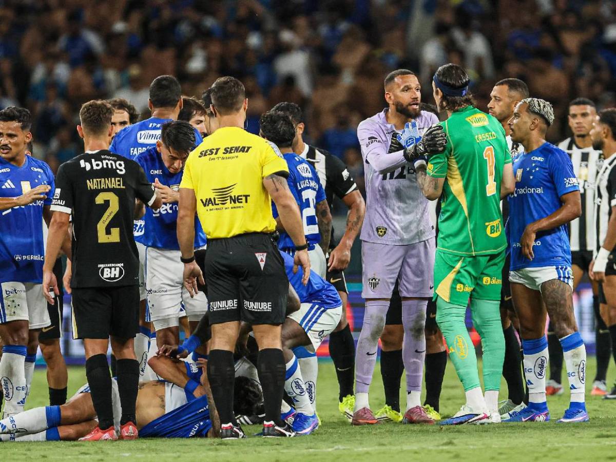Batalla campal en partido de fútbol deja 23 expulsados: las impactantes imágenes de la pelea