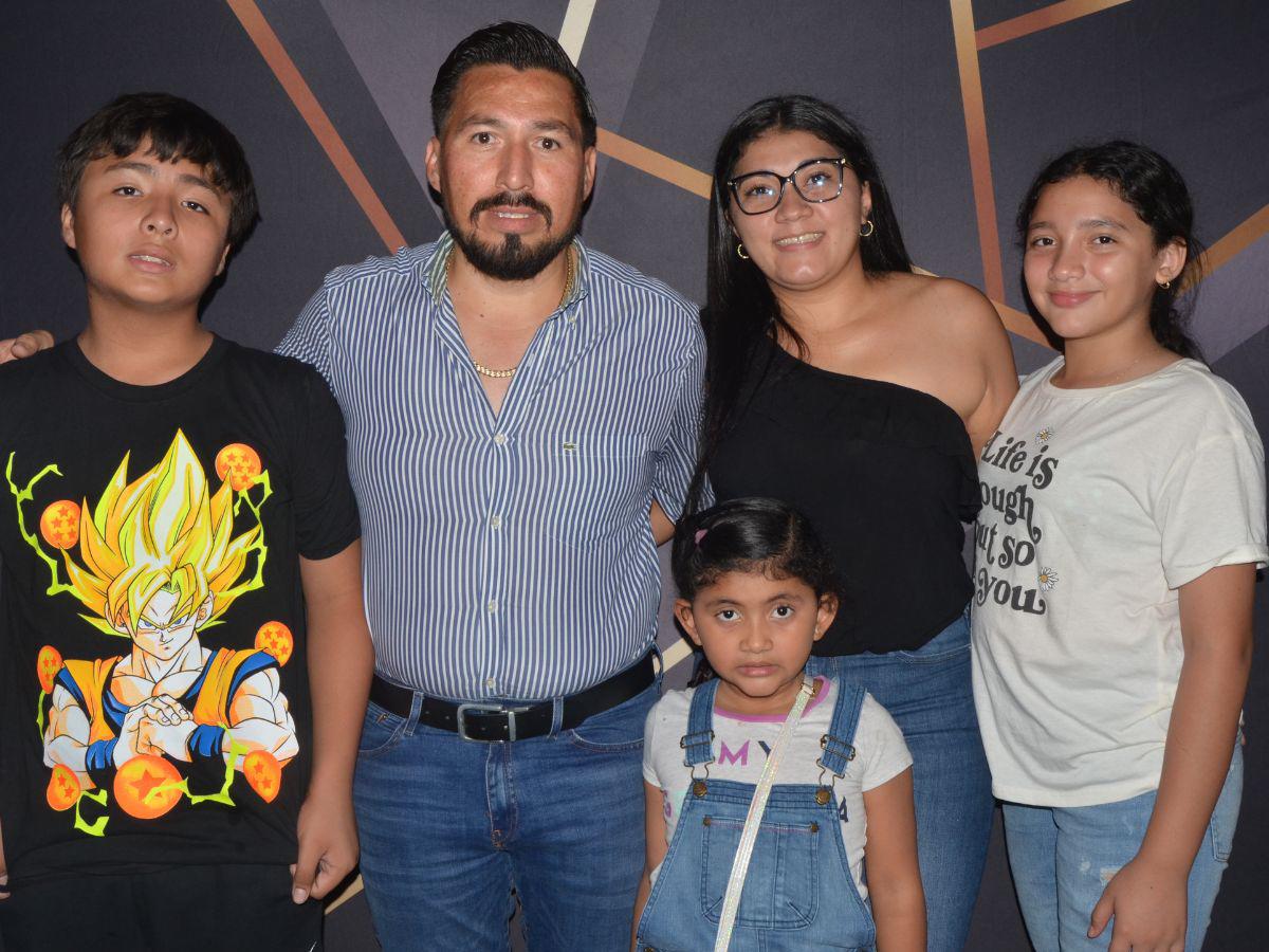 Junior Paz, Noe Paz, Nataly Paz, Maite Paz y Soraida Paz.