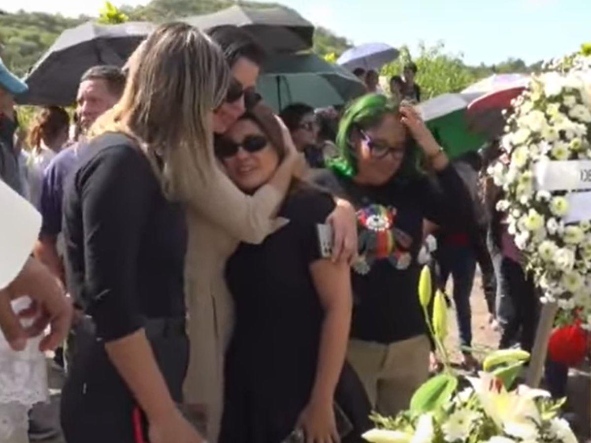 Milagro Flores se quebranta en el sepelio de Mayra Tercero: “Es un balde de agua fría