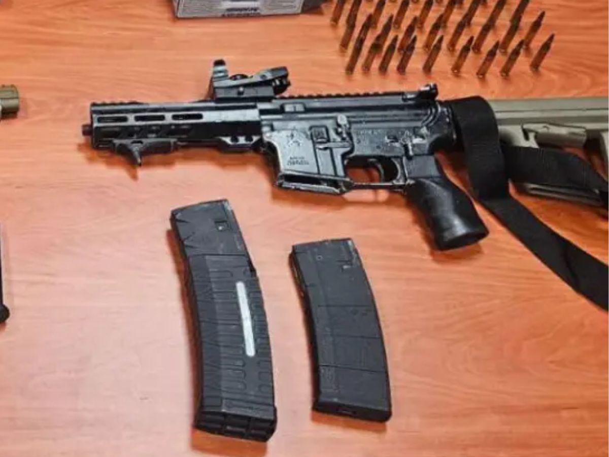 Venían camufladas entre ropa, juguetes y encomiendas desde EEUU: contenedor incautado con armas