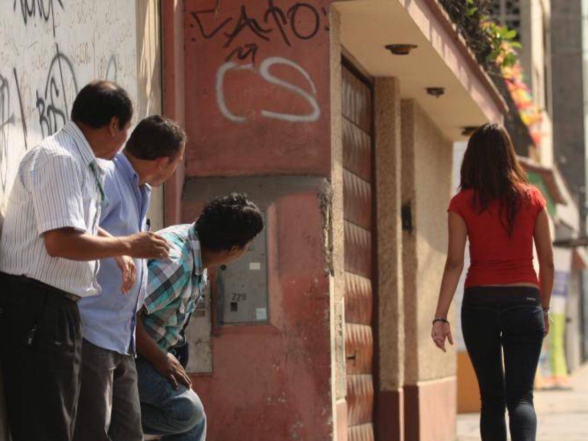 Multarán hasta con 10 mil lempiras a hombres que lancen piropos en La Ceiba