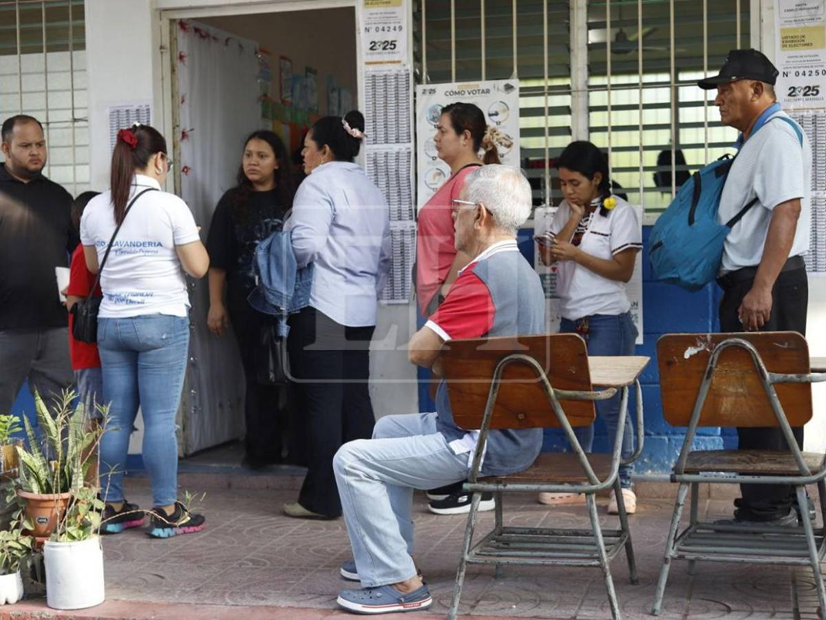 Biométrico, tinta indeleble y orden: así se desarrollan las elecciones en Honduras