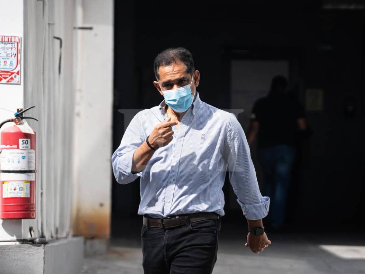 Tristeza y rostros desencajados: Familiares de Orinson Amaya llegan a la clínica donde falleció